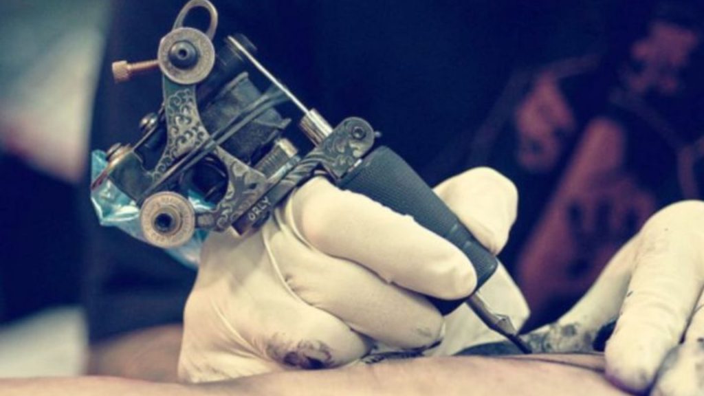 Fallece menor de 15 años tras ser tatuado con una aguja usada Santa