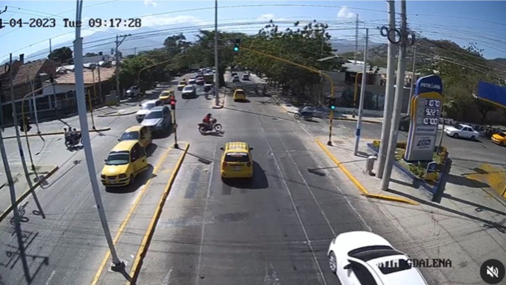 En Video La Imprudencia De Un Motociclista Que Por Poco Termina En