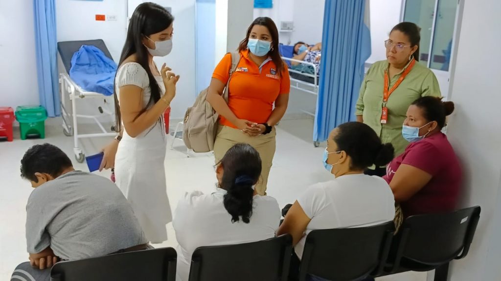 Autoridades atienden intoxicación masiva de estudiantes en Río Frío