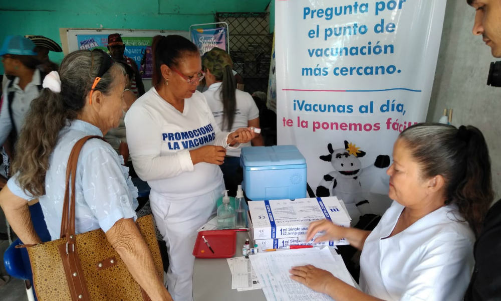 Cuarta Jornada Distrital de Vacunación en el barrio 20 de Octubre.