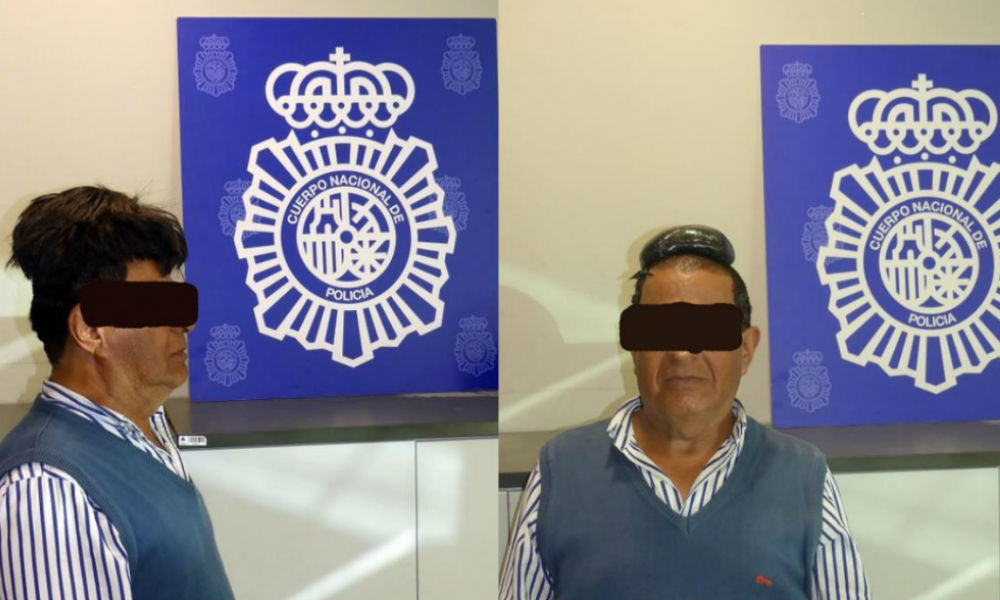 Fotografía del twitter de la Policía Nacional, que detuvo a un hombre en el Aeropuerto de El Prat (Barcelona), procedente de Bogotá, que ocultaba medio kilo de cocaína en el doble fondo de su peluquín.