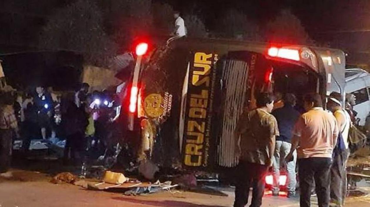 14 muertos y 40 heridos en choque de un bus en Perú - Santa Marta Al Día