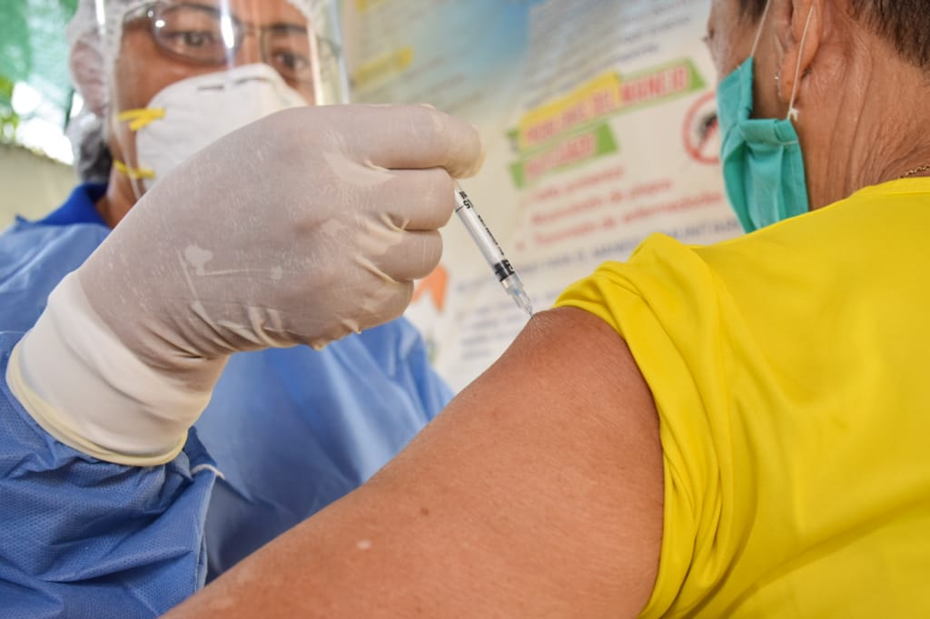 Prueban vacuna para el coronavirus en 30.000 voluntarios ...