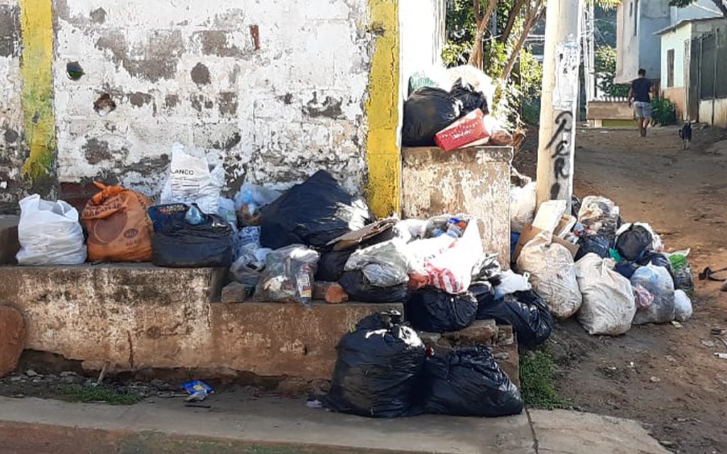 Zonas públicas de Santa Marta son inundadas de basuras - Santa Marta Al Día