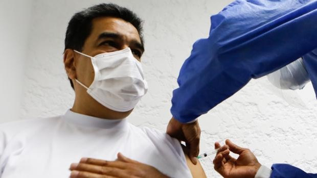 Nicolas Maduro recibe la la vacuna rusa Sputnik -EFE