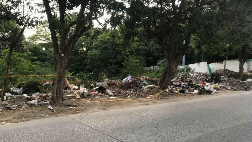 Predios adquiridos para ampliación de la calle 30 se convirtieron en botaderos de basura Santa Predios adquiridos para ampliación de la calle 30 se convirtieron en botaderos de basura Santa