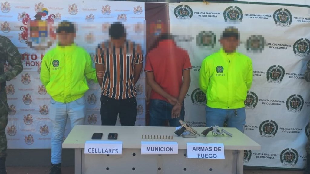 Capturan a dos jóvenes portando armas de fuego y municiones en Plato ...