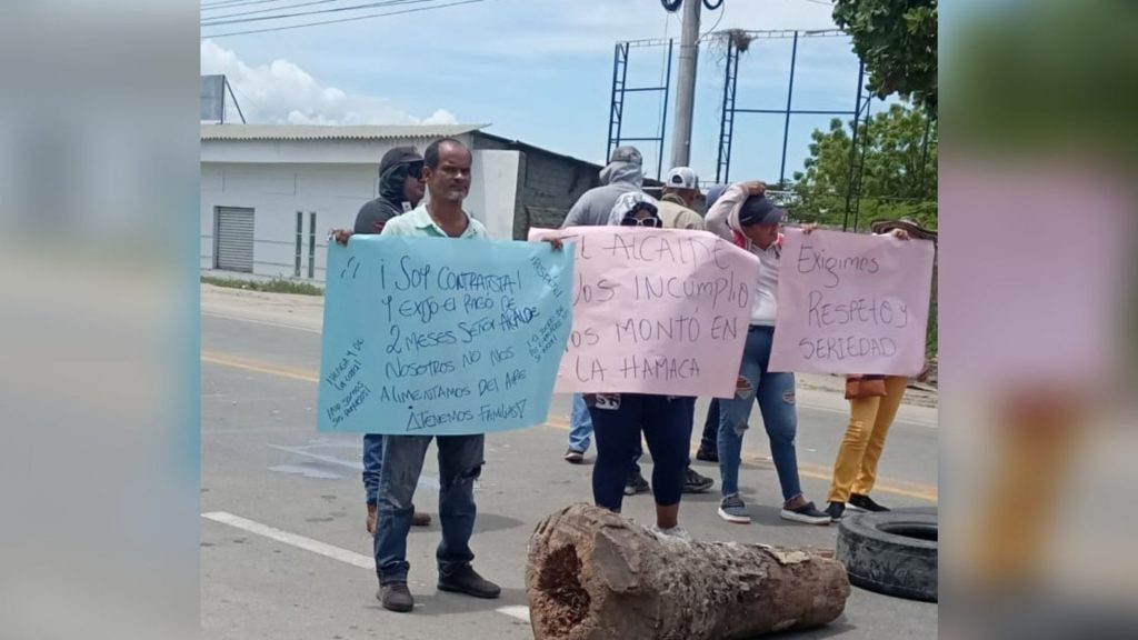 Funcionarios de la Alcaldía de Ciénaga bloquean la Troncal del Caribe ...